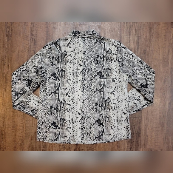 La Classe Couture snake print button down shirt - Picture 8 of 8